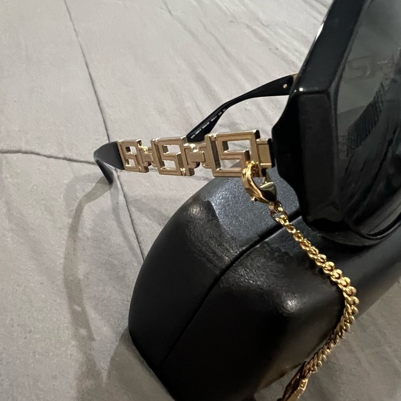 Versace authentic sunglasses only work once. main image 3
